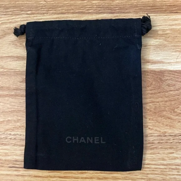 CHANEL Mini Skincare Set in White, Black & Gold NWOT - Picture 8 of 10